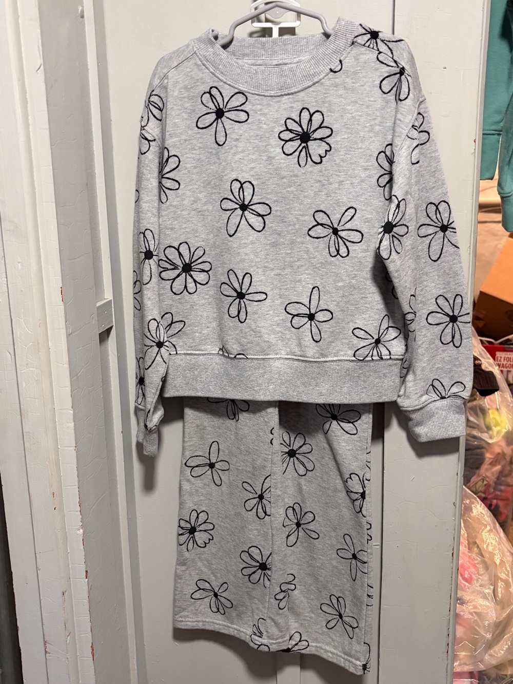 Kids wonder nation sweatsuit size s/m